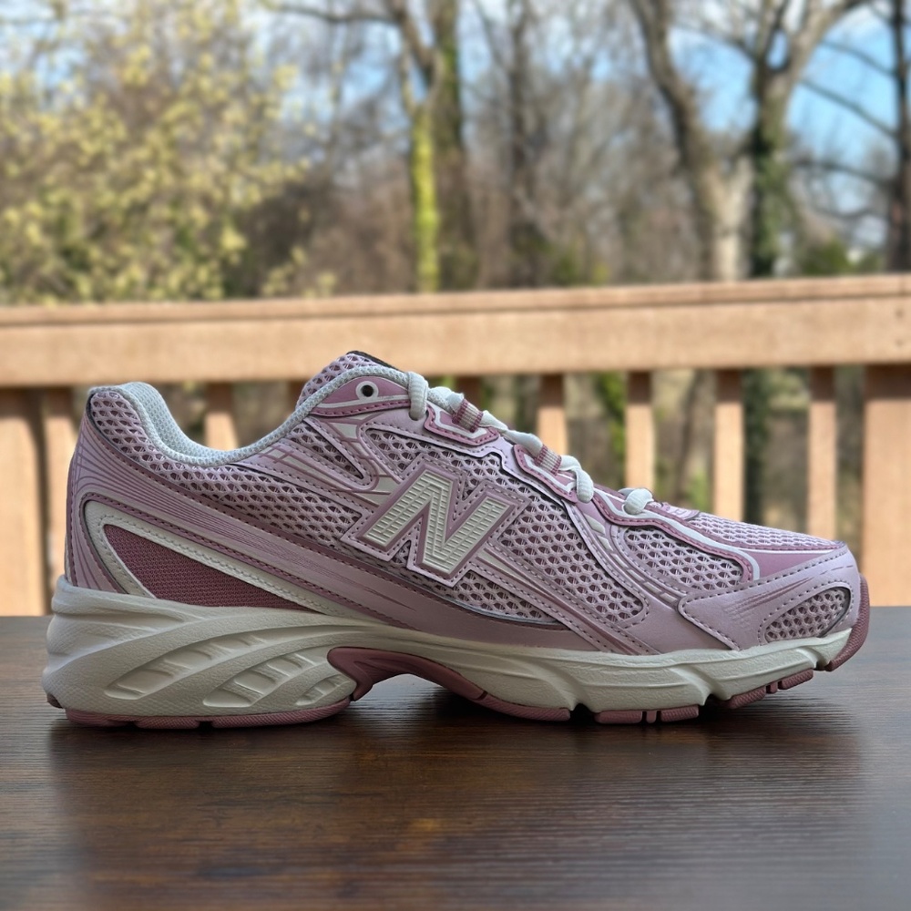 New Balance Pink and White Women's Sneakers - Picture 2 of 9